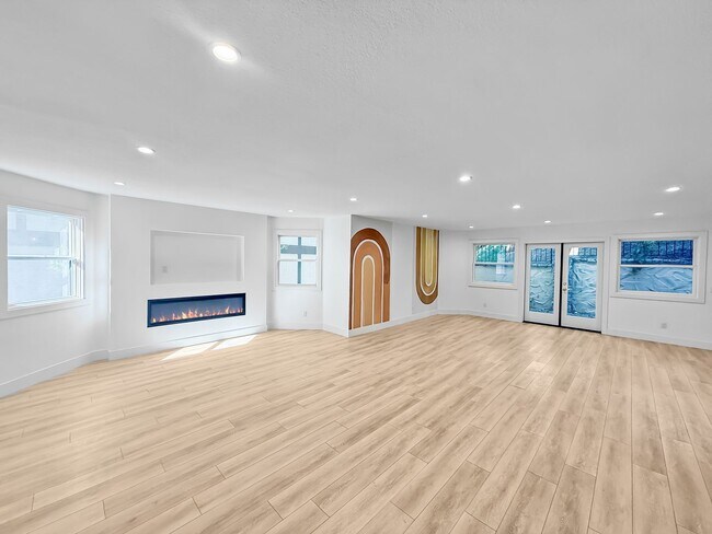 Photo - Stunning 4B/3BA House in Gated Community i...