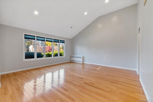 Photo - 25 Belmont Dr W