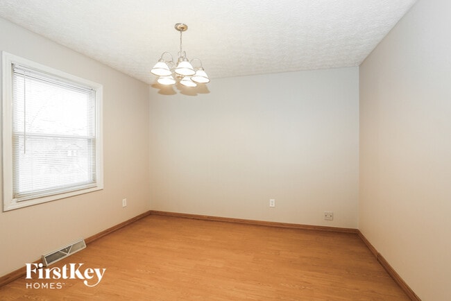 Photo - 2049 Stowbridge Rd