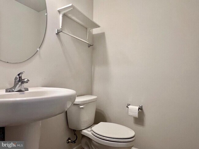 Photo - 8378 Sallyport St