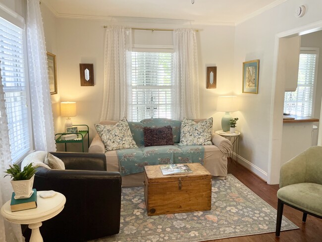 215 - 215 W Taylor St