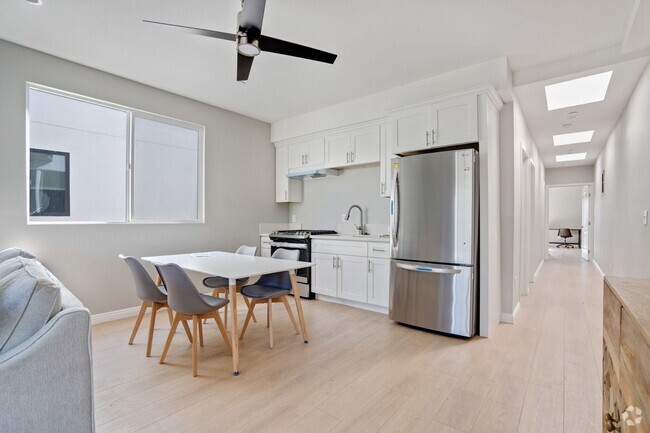 Building Photo - Jefferson Blvd Unit 2 Rental