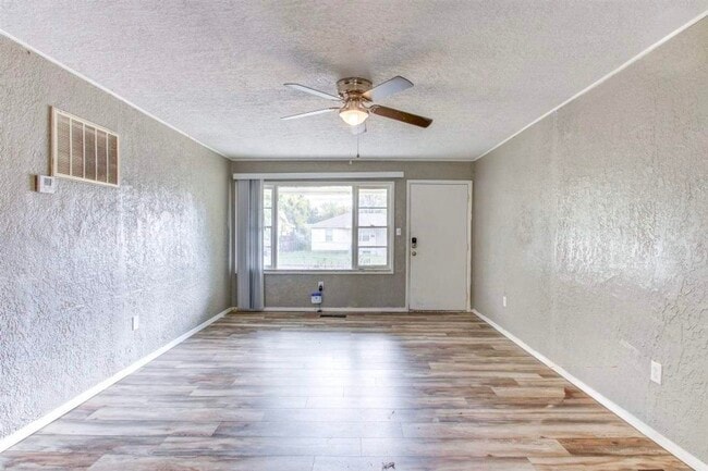 Photo - 1911 NW Smith Ave