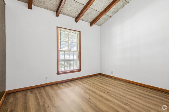 2BR, 1BA - 795SF - Primary Bedroom