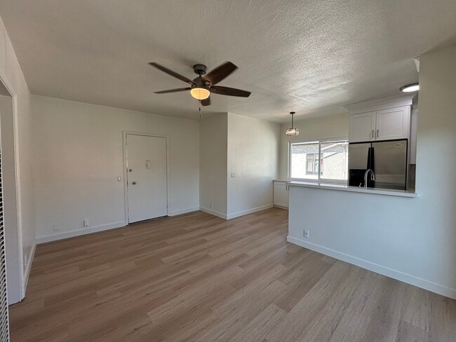 Building Photo - 2007 E 2nd St Unit 8 Rental