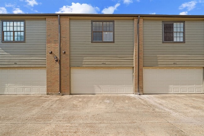 Photo - 9850 Pagewood Ln Unit 1402
