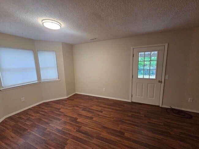 Photo - 3 Bedroom Single Family Home In Bentonville!