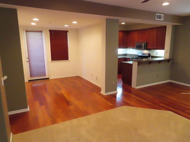 3125 Harbor Ridge Ln