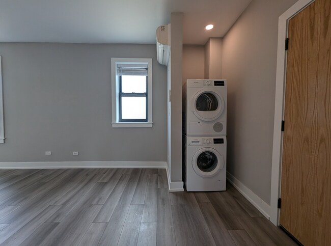 3929 N Janssen Ave Unit 3933