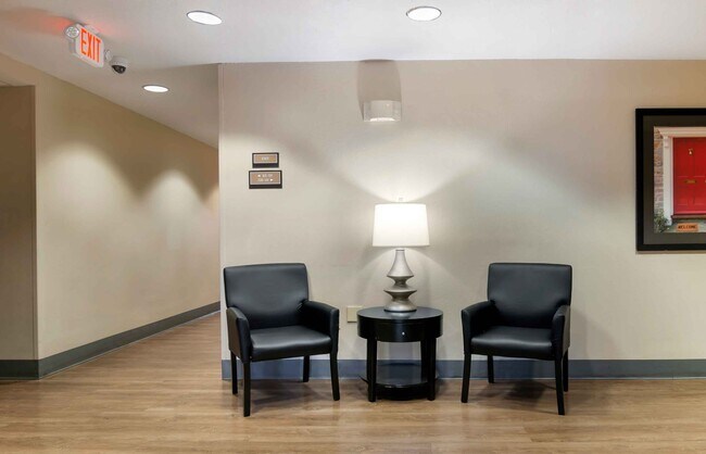 Furnished Studio-Kansas City - Airport - Plaza Circle