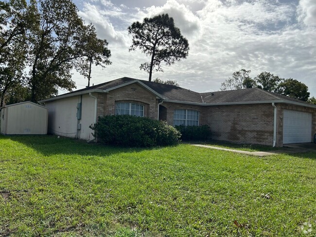 Building Photo - Deltona home - Move in ready.