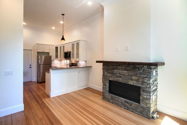 Building Photo - 440 Central Ave Unit 440 Central Ave - 201