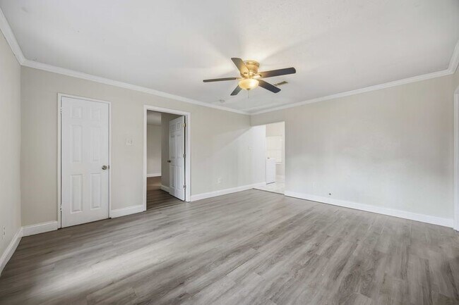 Photo - 5223 Windemere St