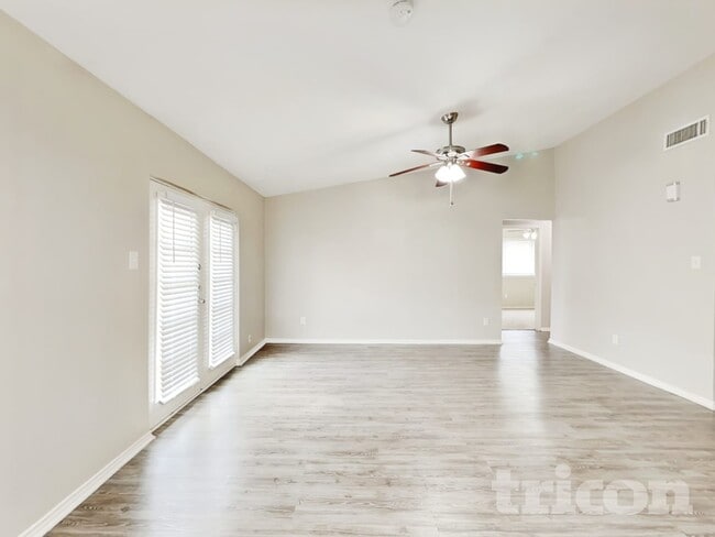 Photo - 418 David Dr