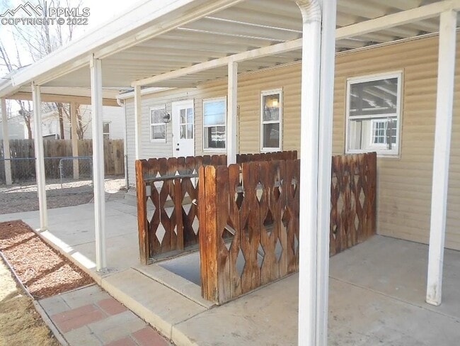 Photo - 605 William Ave