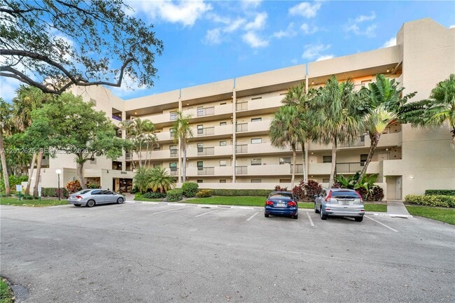 Building Photo - 3050 NW 42nd Ave Unit C406