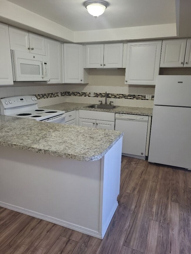 Photo - Charming Two Bedroom Lower Level Flat Close to Downtown Vancouver Unit 2815 L