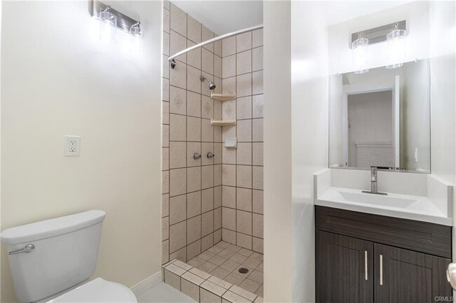 Photo - 14724 Strathern St