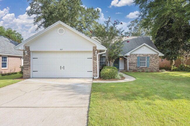 Photo - 305 Parkwood Pl