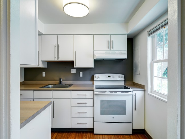 Photo - Colonial Estates