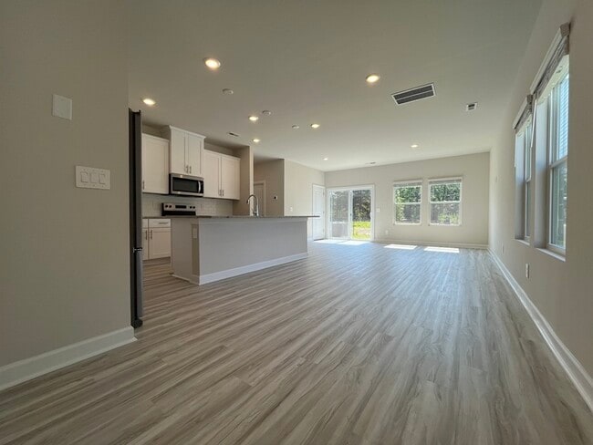 Photo - 1716 Braemar Vlg Dr