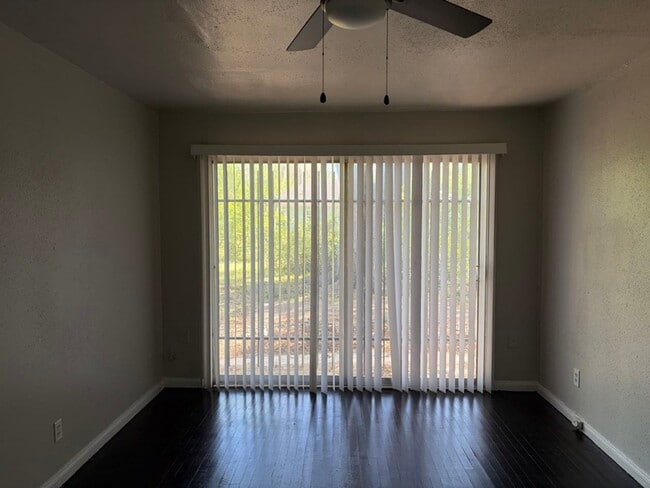 Photo - 5782 Belcrest St