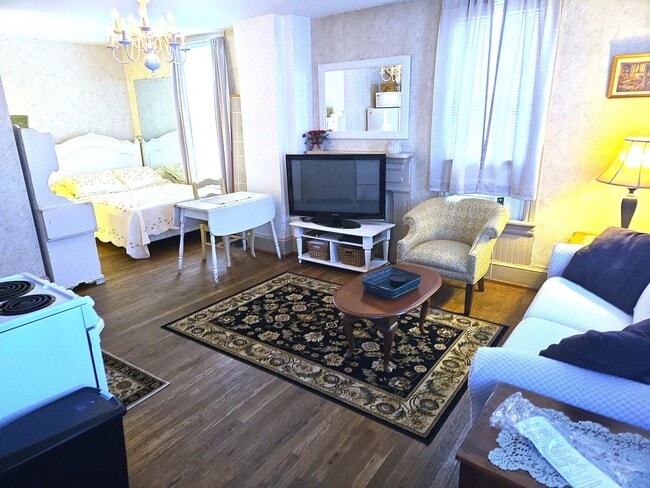 Photo - 115 S Potomac St Unit 115 1