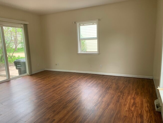 Photo - 709 13th Ave E