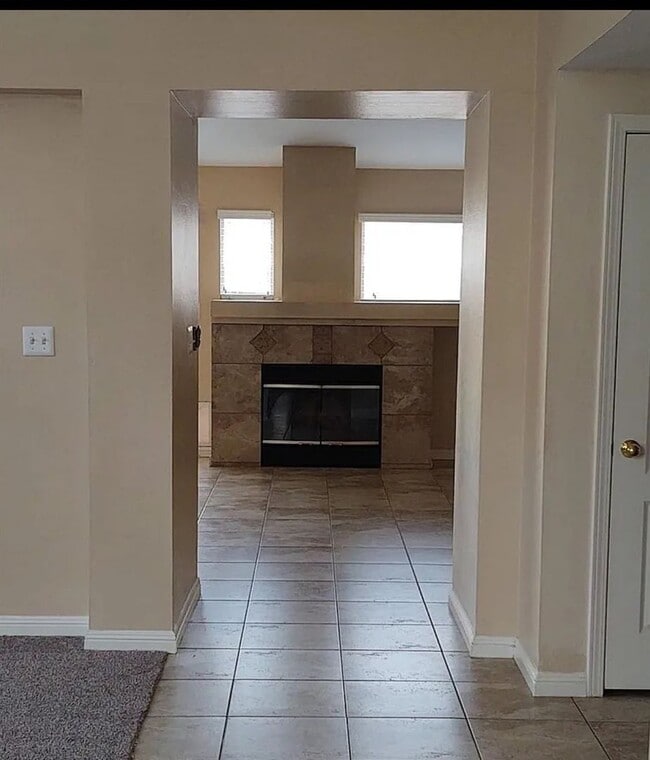 Photo - 4 bedroom, 2 bath Home