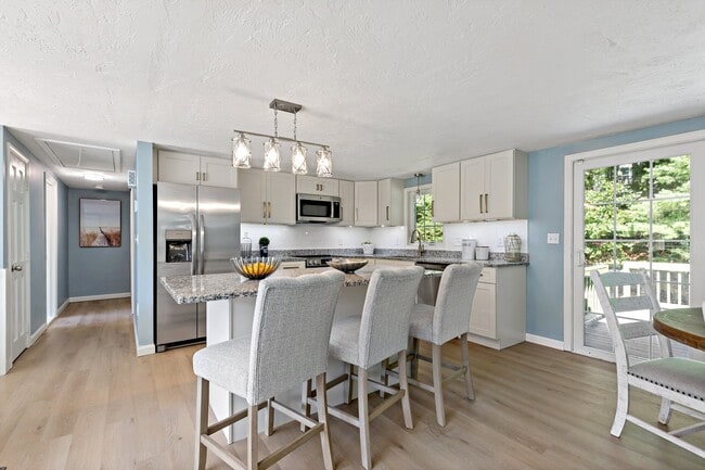34 Surrey Dr
