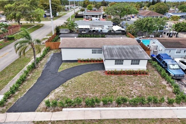 Building Photo - 4BR Corner Home (4th from FL Room) | No HOA | Large Fenced Yard | Move-In Ready