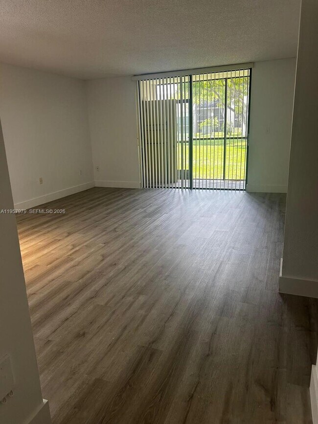 Photo - 8045 SW 107th Ave Unidad 115