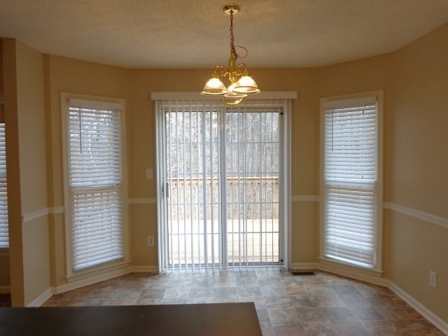 Photo - 1728 Victoria Way NW