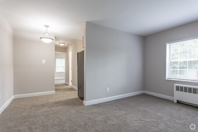 1BR, 1BA - 580SF - Living Room