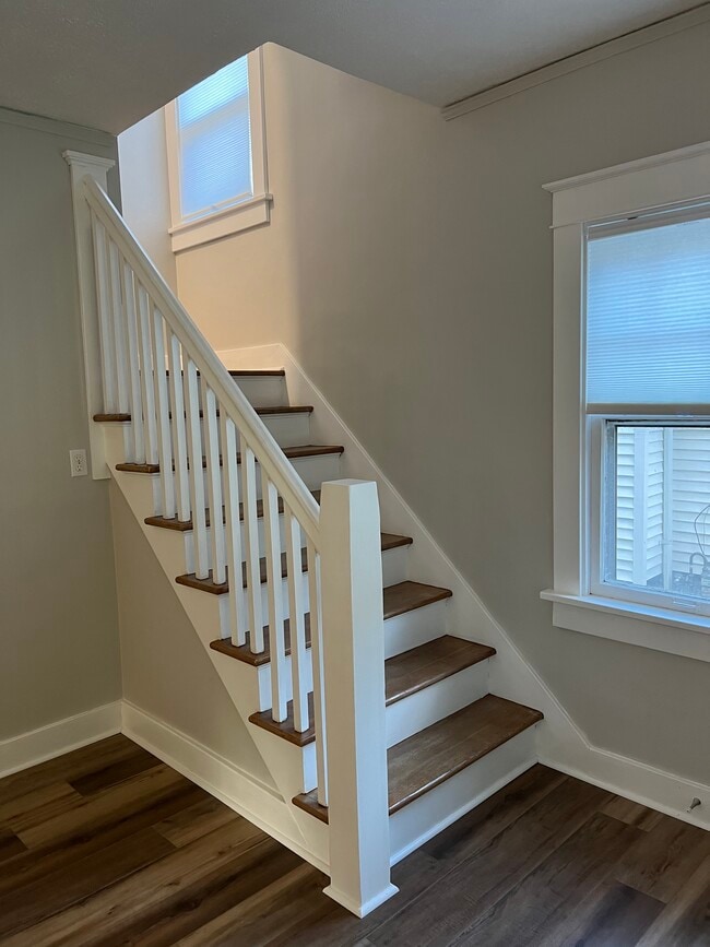 Level 1 steps - 337 Monteray Ave