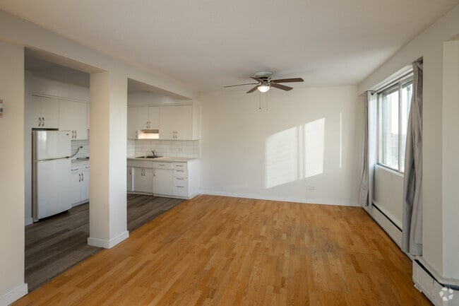 1BR, 1BA - 538SF - Dining Room