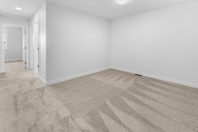 Photo - 1449 Cherniak Way SW