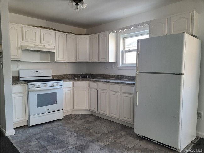 Building Photo - 61-52 148th Pl Unit 2nd Floor