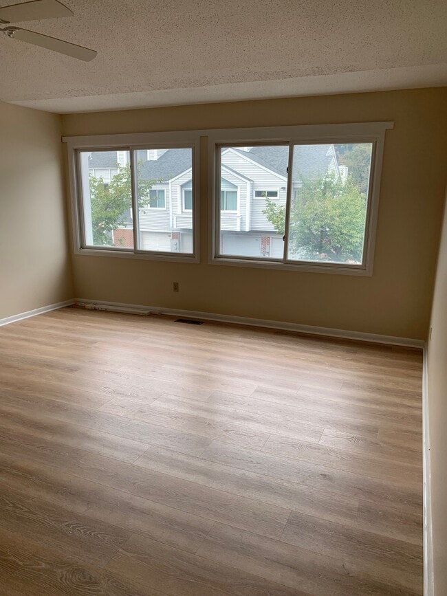 Building Photo - 302 Michelle Ct