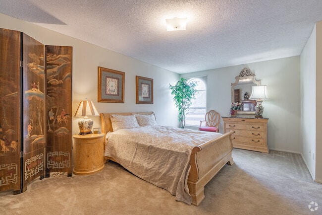 2BR, 2BA Townhouse - 1350SF