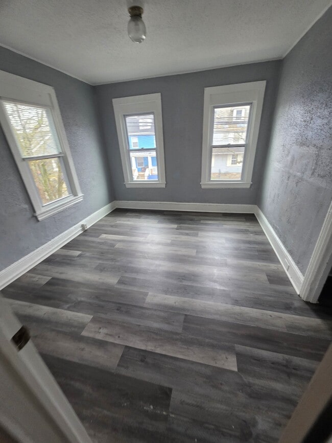 Photo - 223 S 3rd St