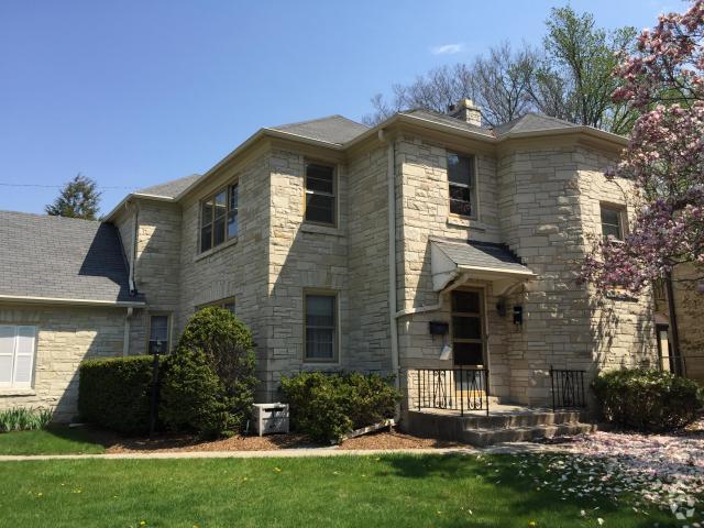 Building Photo - 2310 N Menomonee River Pkwy Rental