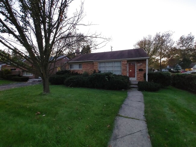 REDFORD: 3 Bed Ranch with Finished Basement - REDFORD: 3 Bed Ranch with Finished Basement House