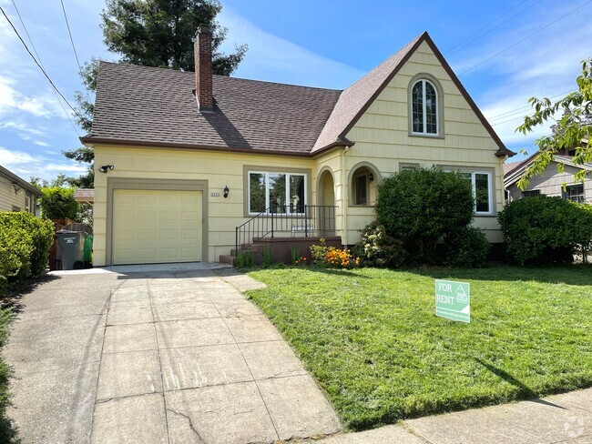 Building Photo - Rose City Park Tudor with Finished Attic/B... Rental