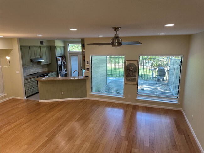 Photo - 9400 Doliver Dr Unit 9