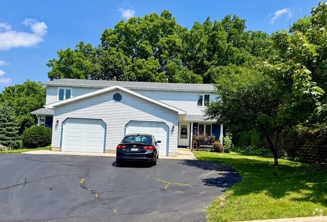 Building Photo - 840 Teutonia Dr Rental