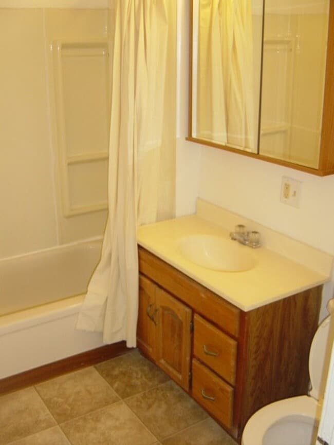 Photo - 108 N 28th Ave W Unit 2