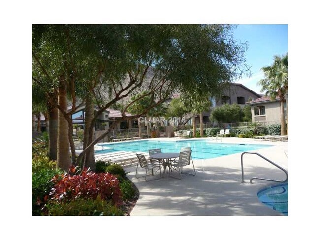Building Photo - N.W. GATED COZY CONDO W/ COMMUNITY POOL AND SPA