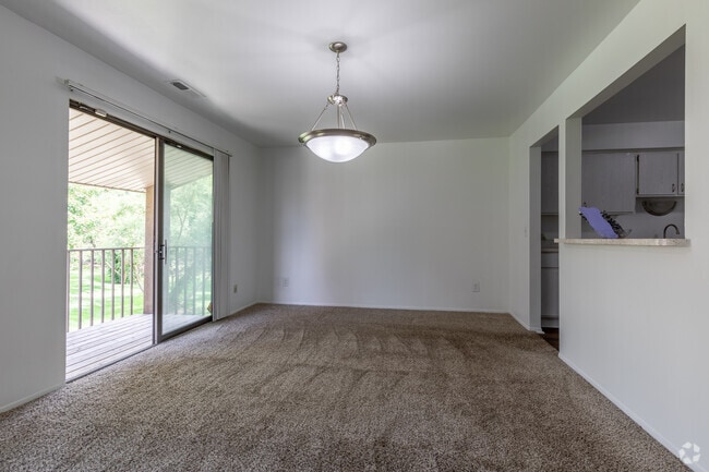 The Arlington Classic - Comedor - Edge At Farmington Hills - Farmington Hill...