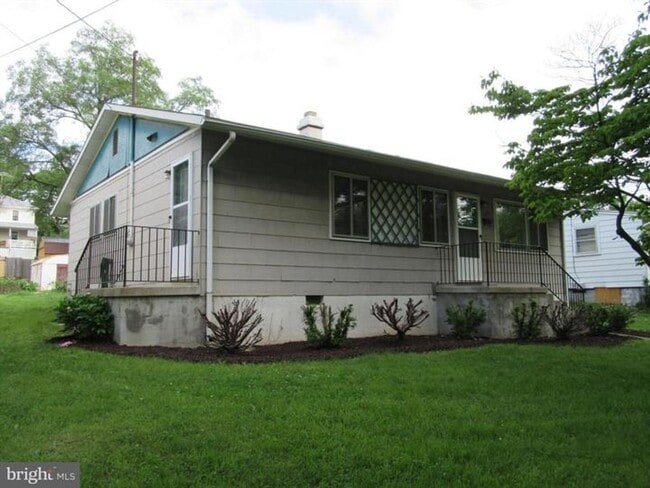 Photo - Detached ranch style house